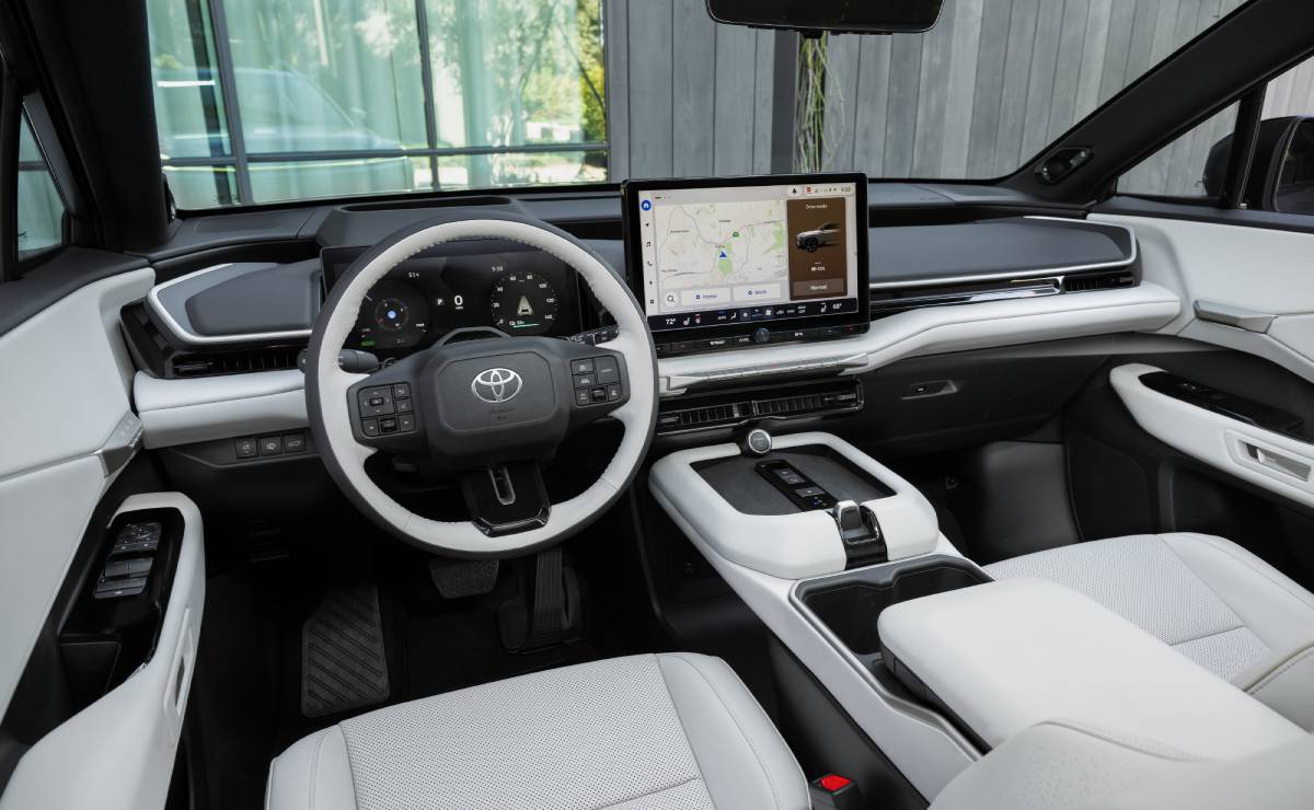 Tres filas de asientos, 4x4 y hasta 338 CV: Toyota presentó un nuevo SUV 5 Toyota Highlander 2026 interior 1