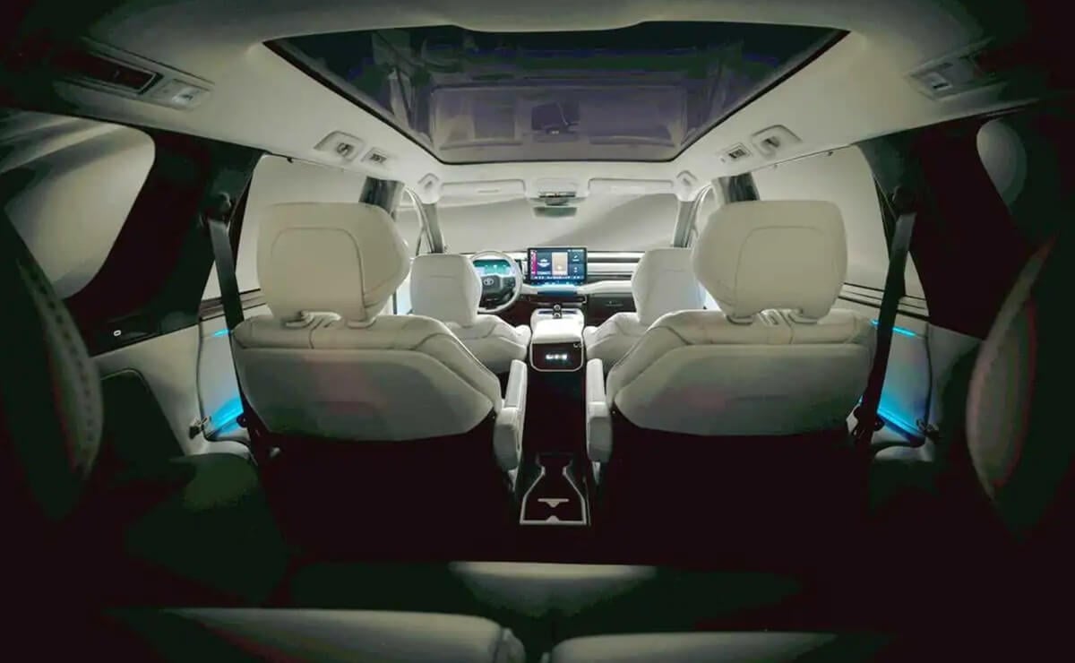 Toyota SUV electrico interior