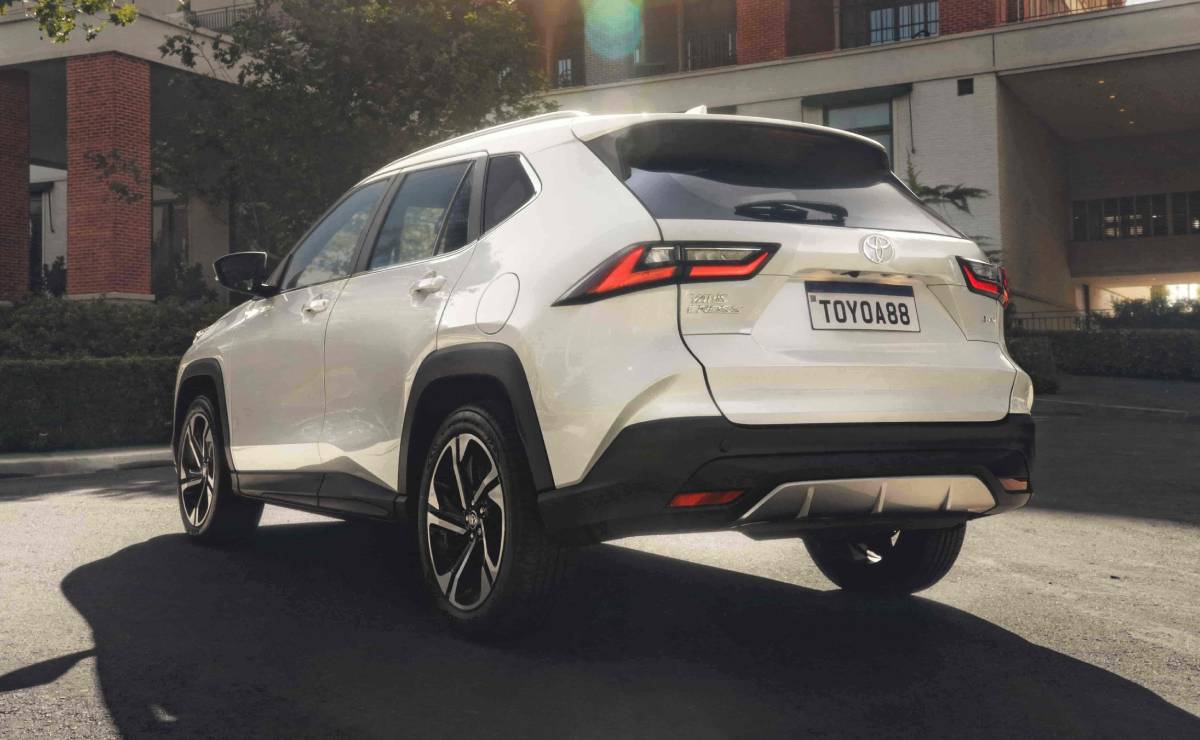 Toyota Yaris Cross trasera 3