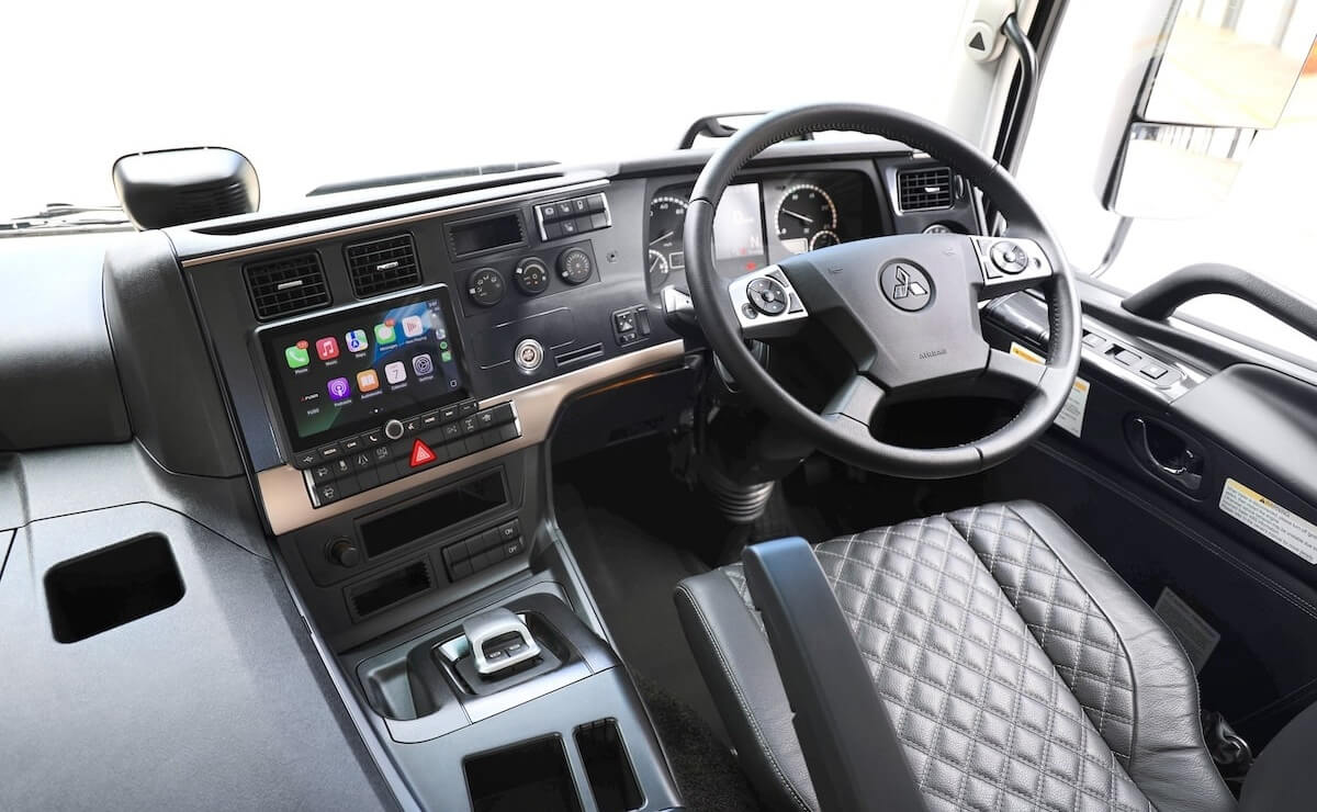 ADN de Mercedes: una marca lanzó el renovado camión japonés que ahora es el más potente 4 FUSO Shogun 2026 interior