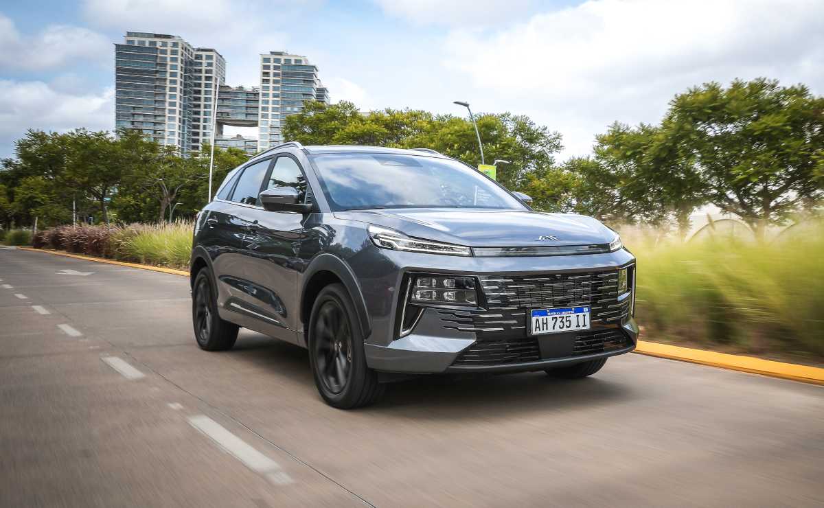 JAC JS6 PHEV Test Drive 1 JAC JS6 PHEV 2026