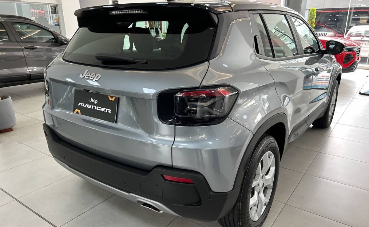 Jeep Avenger trasera