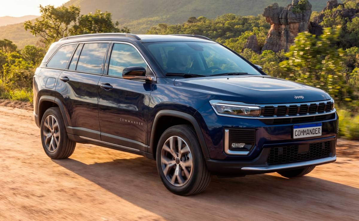 Jeep mejora y baja el precio de su SUV con siete asientos y 272 CV: cuáles son los cambios 3 Jeep Commander 2026 3