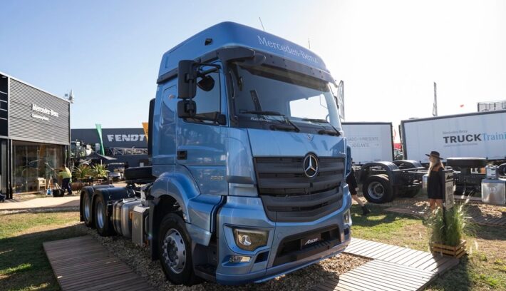 Mercedes-Benz Axor 2545, uno de los camiones en Expoagro