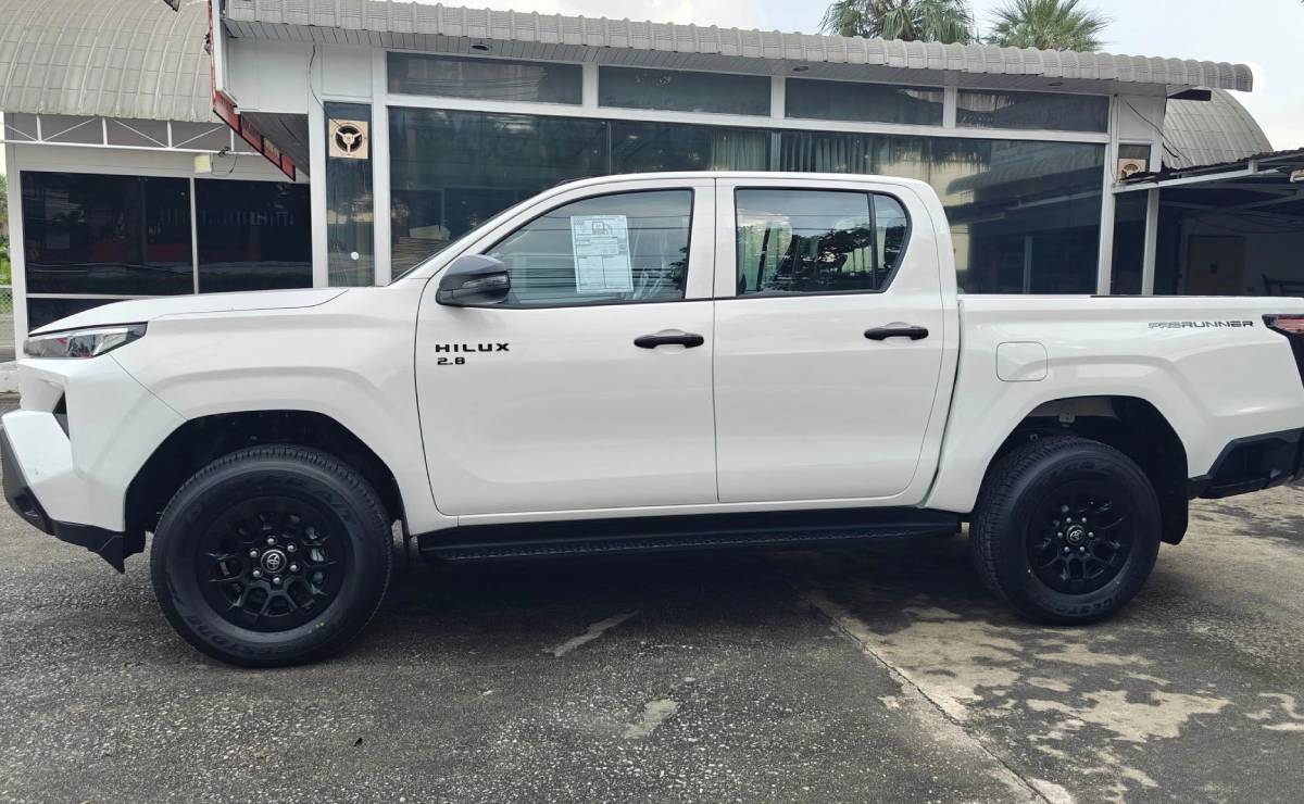 Cuesta menos de 30.000 dólares: así luce la versión intermedia de la nueva Toyota Hilux 5 Nueva Toyota Hilux Prerunner perfil