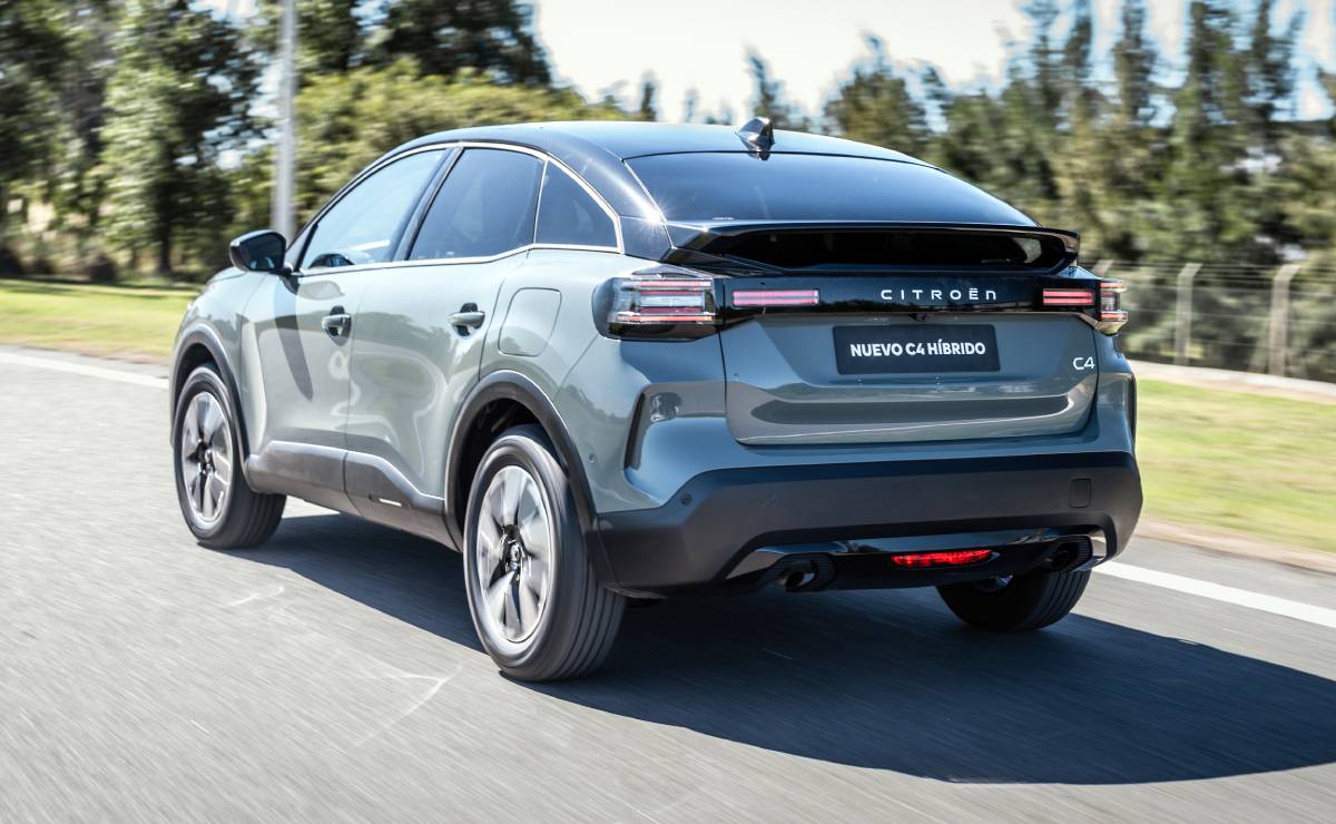Nuevo Citroen C4 lanzamiento accion trasera