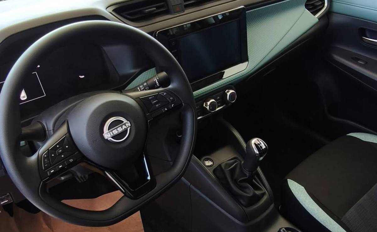 Nuevo Nissan Versa version mas barata interior