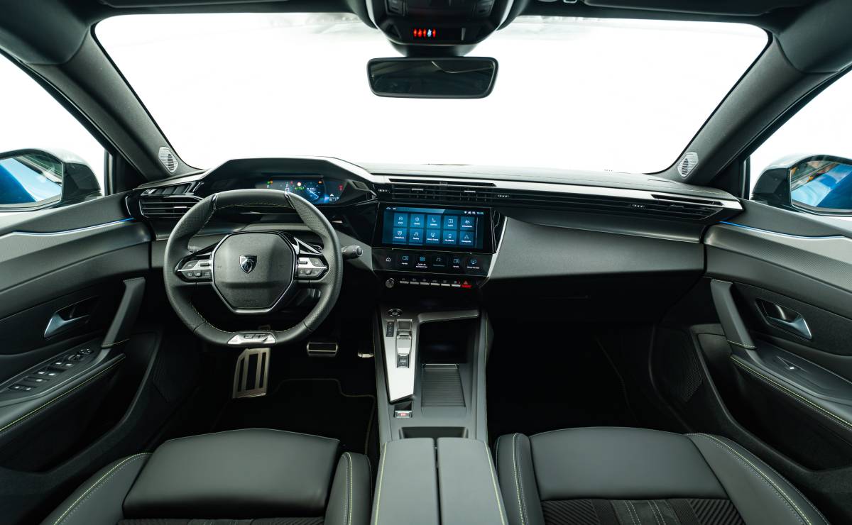 Peugeot 408 interior 1