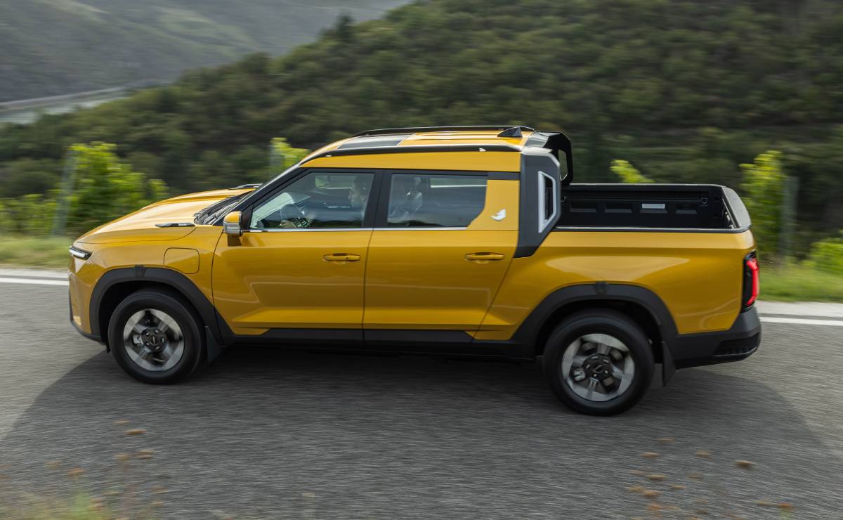 Pick up KGM Musso EV perfil