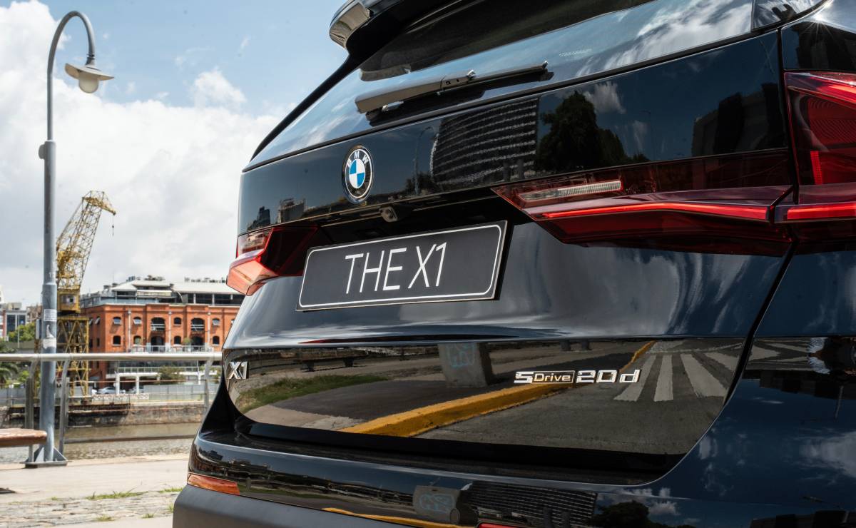 SUV BMW X1 lanzamiento trasera 1