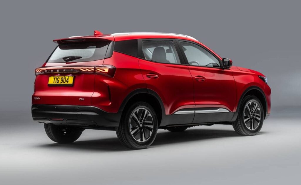 Más de 200 CV, barato y con un buen equipamiento: el SUV que busca liderar el segmento 6 SUV Chery Tiggo 4 CSH trasera