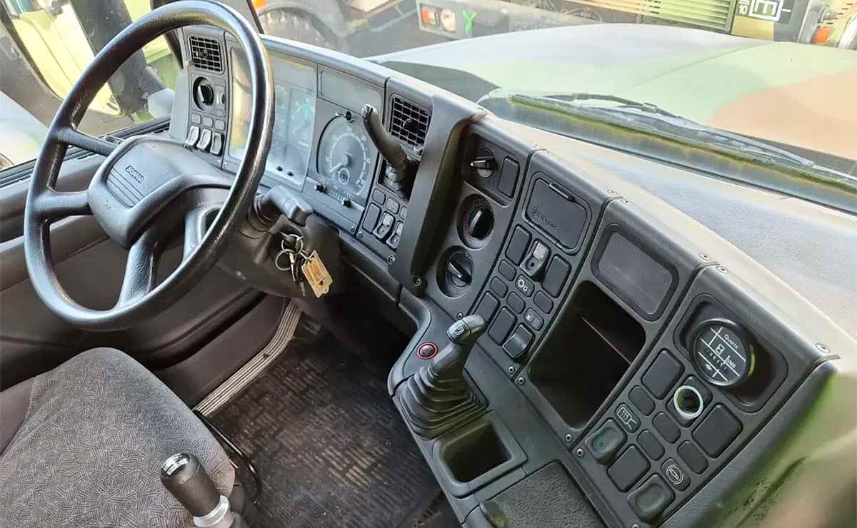 Scania V8 T144C interior