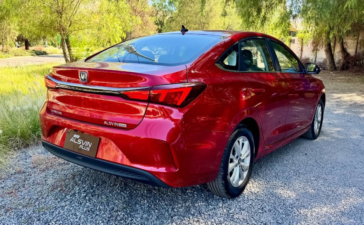 Sedan Changan Alsvin Plus trasera