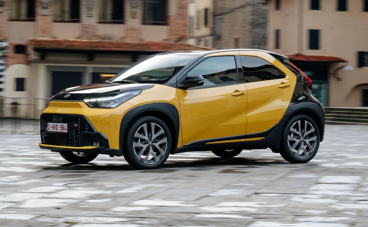 Toyota presentó su auto más barato: bajo consumo y un motor híbrido de 116 CV 5 Toyota Aygo X Cross Hybrid accion frente