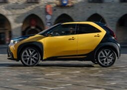Toyota Aygo X Cross Hybrid perfil