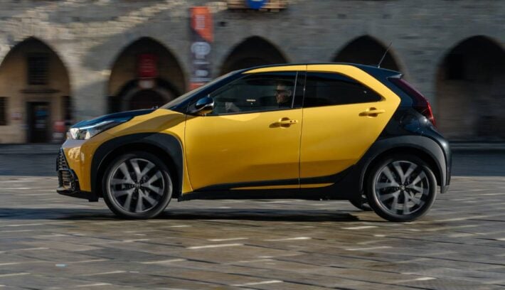 Toyota Aygo X Cross Hybrid perfil