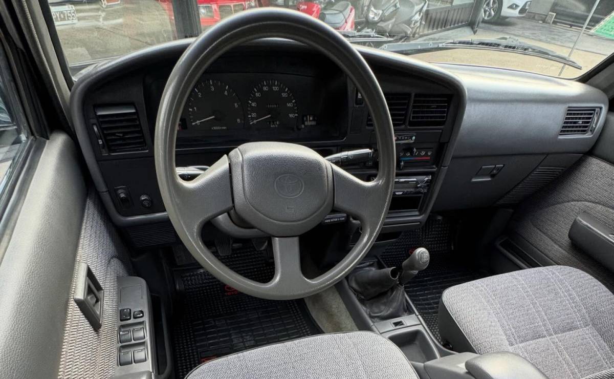 Toyota Hilux 1998 interior 1