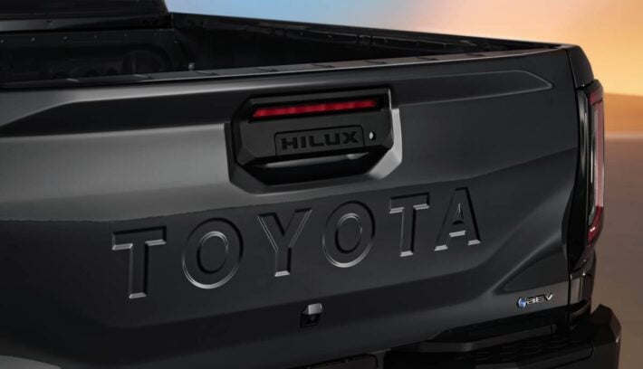 Toyota Hilux BEV caja
