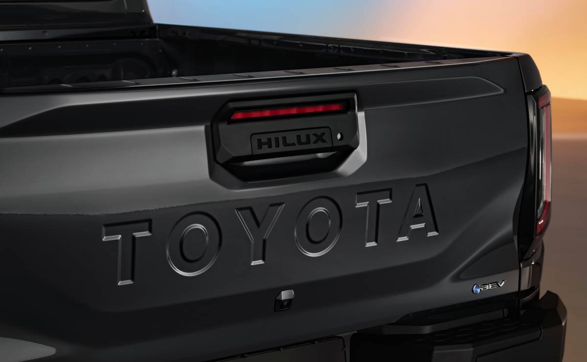 Toyota Hilux BEV caja