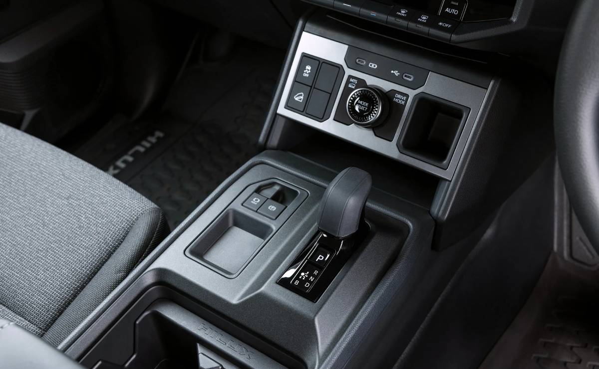 Toyota Hilux BEV palanca