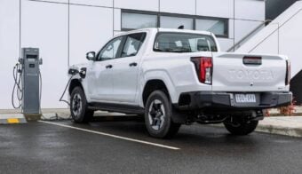 Toyota Hilux BEV trasera 2