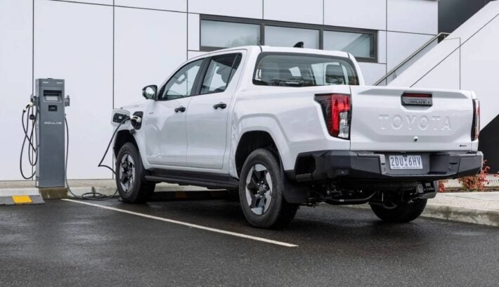 Toyota Hilux BEV trasera 2