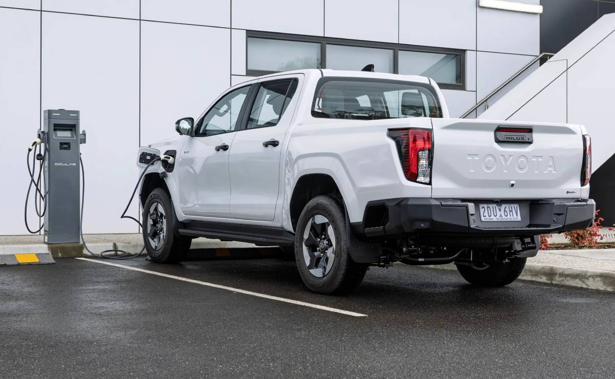Toyota Hilux BEV trasera 2