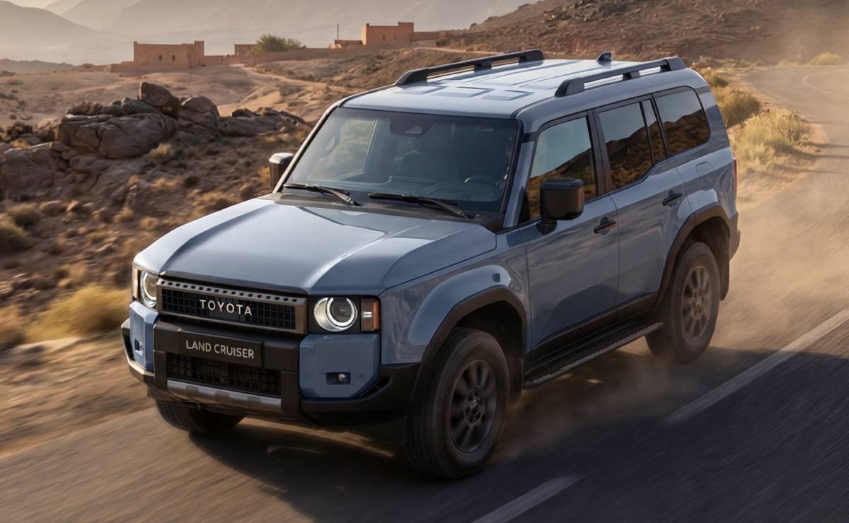 Toyota suma nuevas versiones a su SUV 4x4 más icónico: en qué se destacan estos modelos 6 Toyota Land Cruiser 250 accion frente