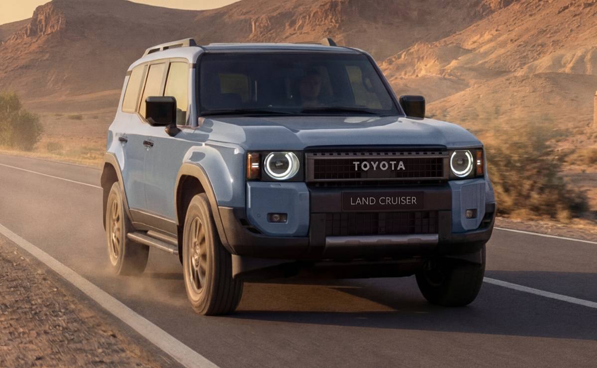Toyota suma nuevas versiones a su SUV 4x4 más icónico: en qué se destacan estos modelos 3 Toyota Land Cruiser 250 accion