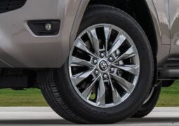 Toyota Land Cruiser 300 llanta
