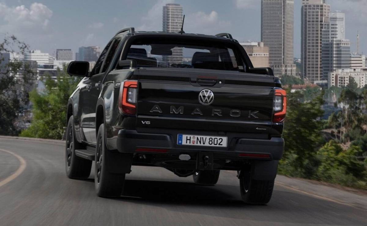 Volkswagen Amarok Dark Label V6 accion trasera