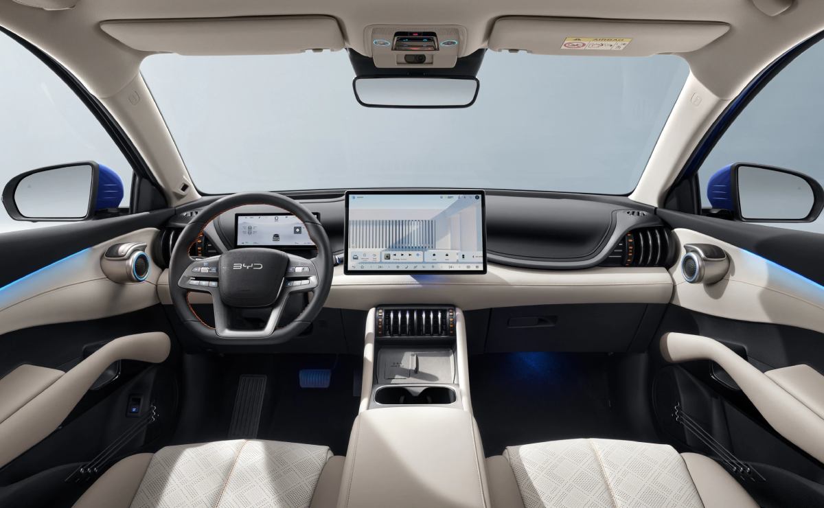 BYD actualiza uno de sus SUV claves con más de 440 CV, más 500 Km de autonomía y tecnología por casi el mismo precio 5 byd atto 3 evo 2