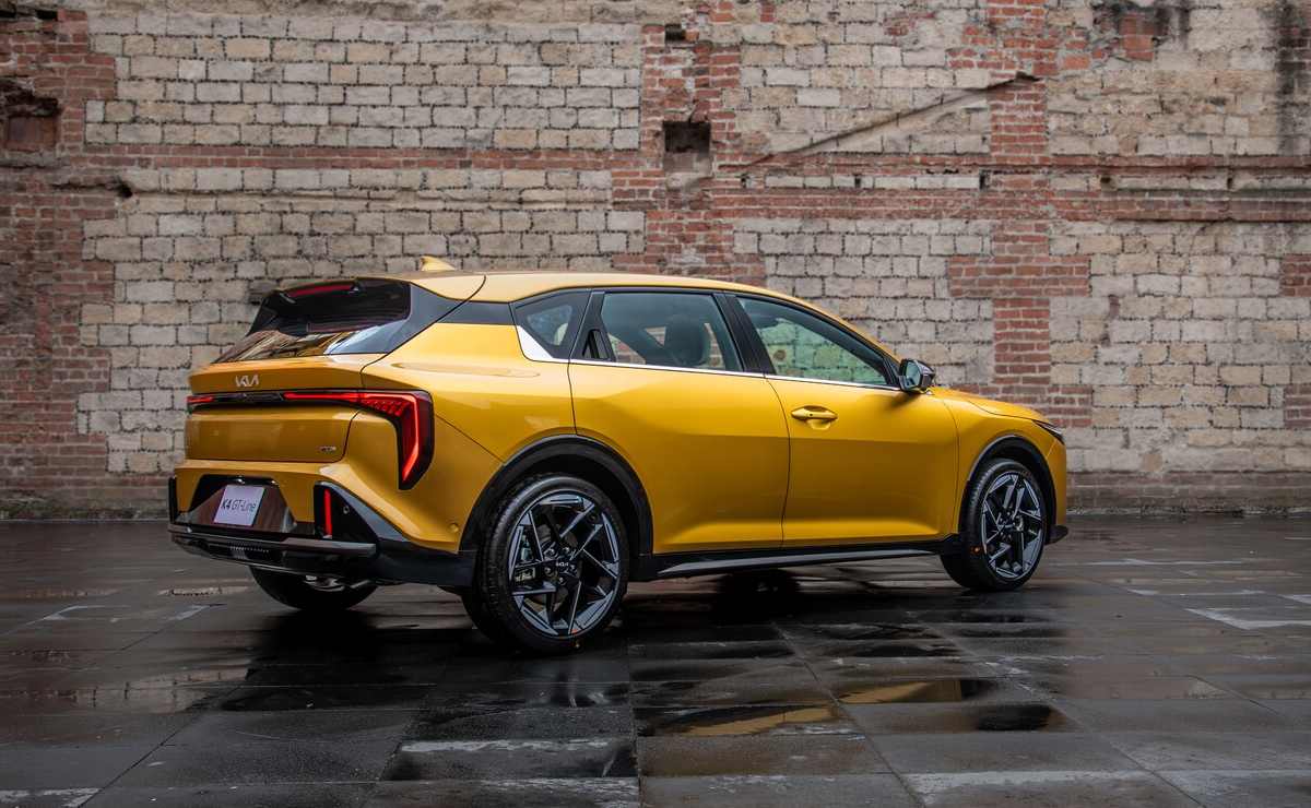 Kia bajó el precio de uno de sus modelos más novedosos: cuánto cuesta 5 Kia k4 Hatchback