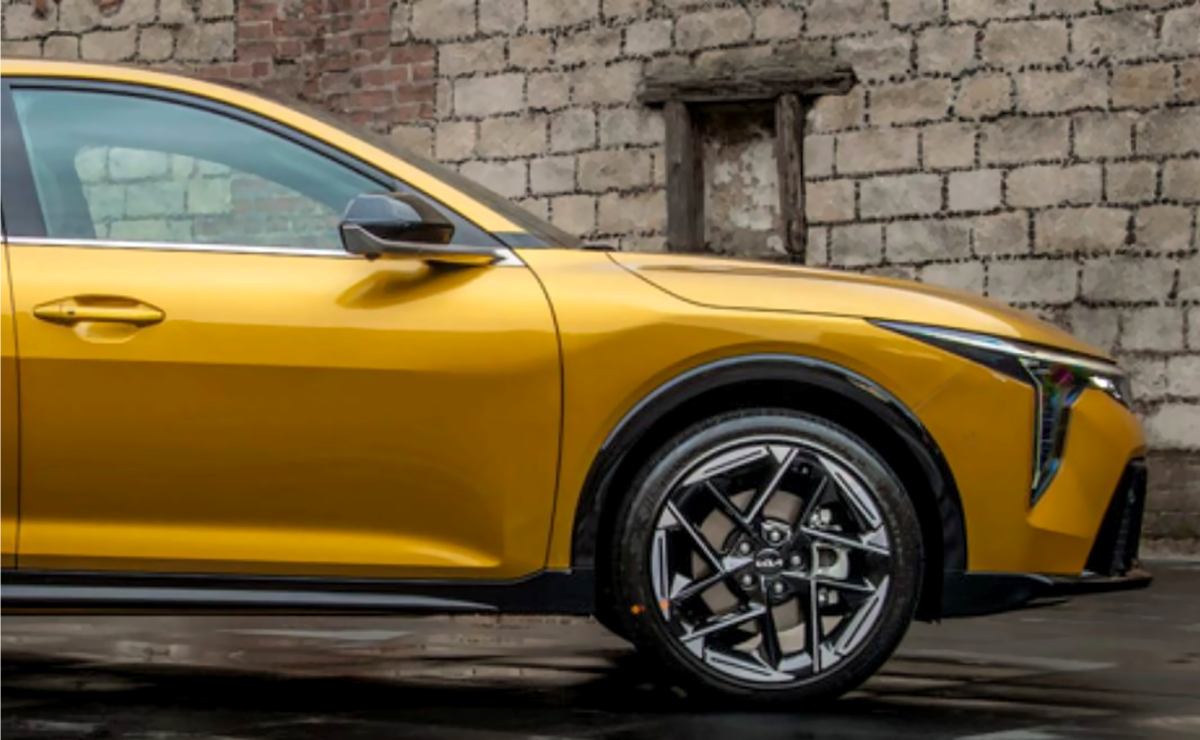 Kia bajó el precio de uno de sus modelos más novedosos: cuánto cuesta 1 Kia k4 Hatchback