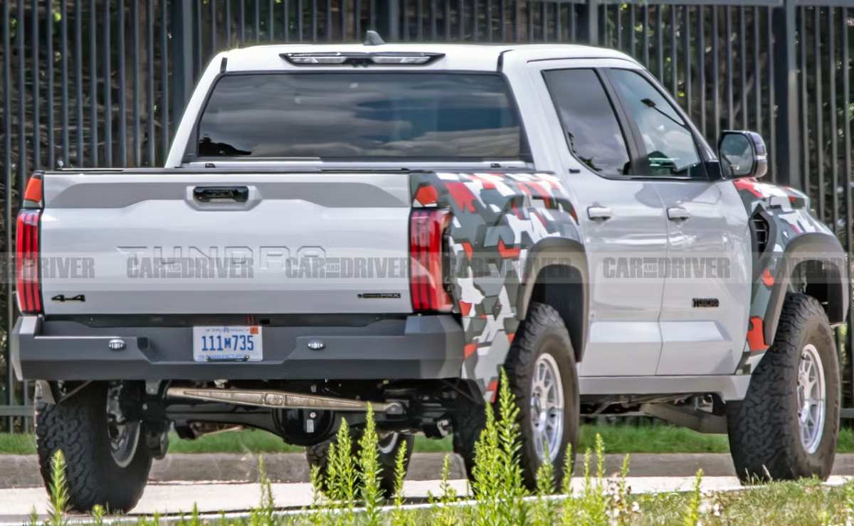 Toyota va por la pick up más importante de Ford: ya prueba su modelo más extremo 8 toyota tundra tdr hammer 1