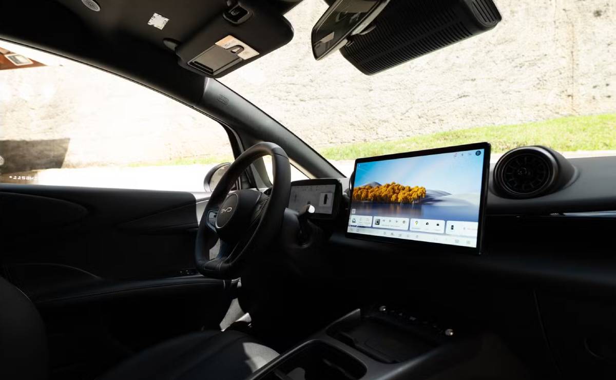 El BYD más barato se actualiza: así es la nueva versión que suma potencia, tecnología y buen precio 8 BYD Dolphin Special Edition interior