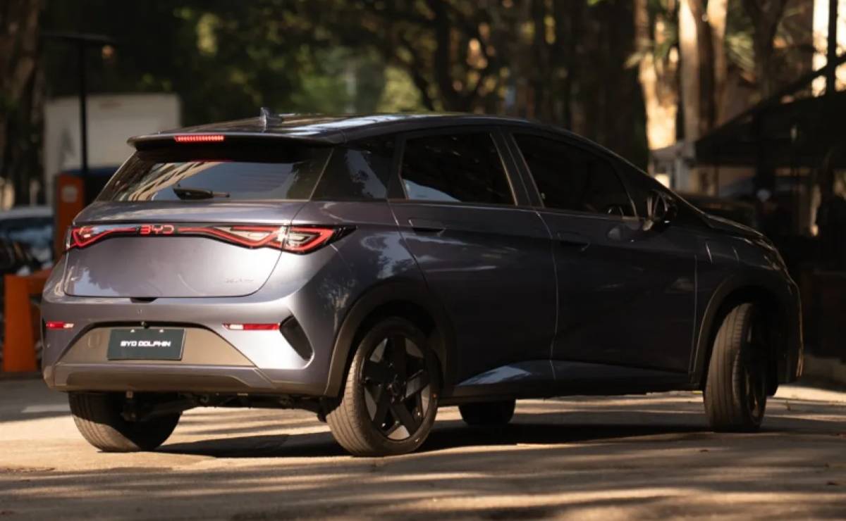 El BYD más barato se actualiza: así es la nueva versión que suma potencia, tecnología y buen precio 5 BYD Dolphin Special Edition trasera