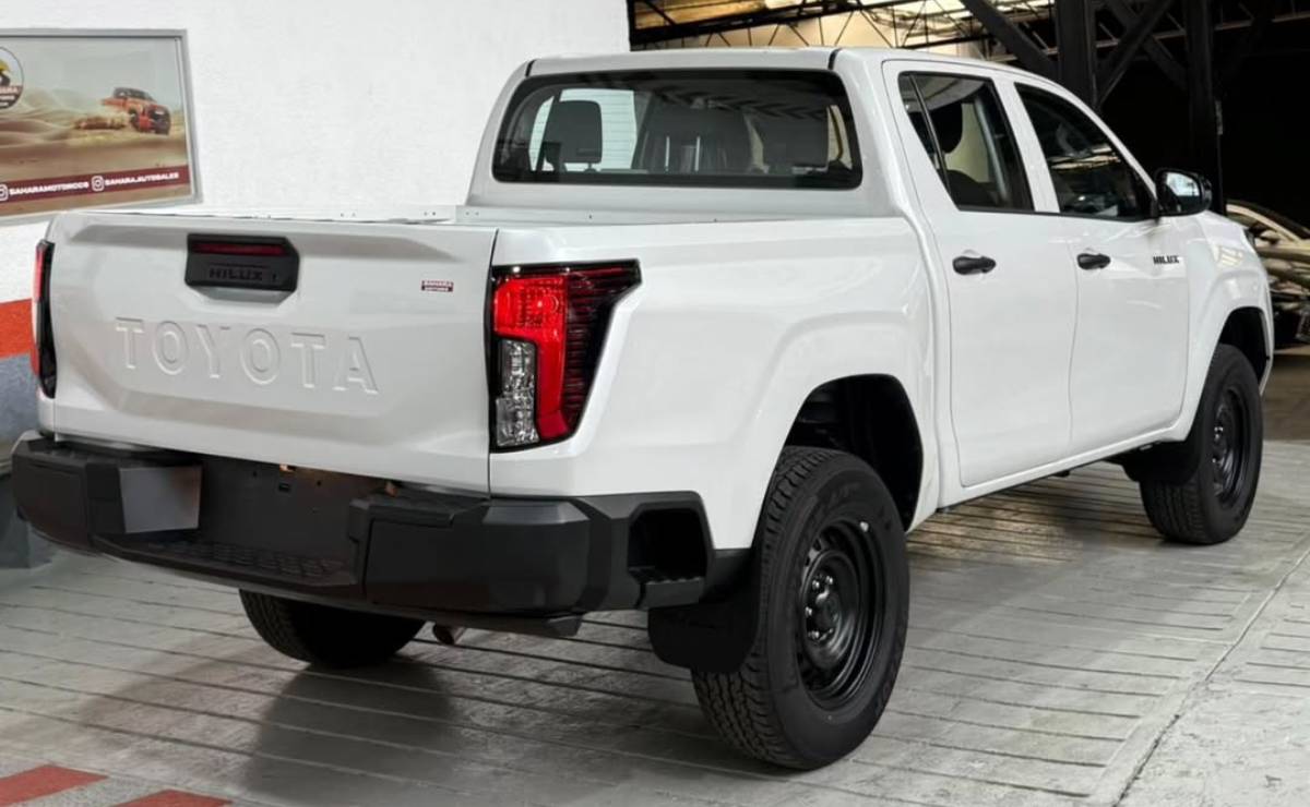 Nueva Toyota Hilux base trasera 1