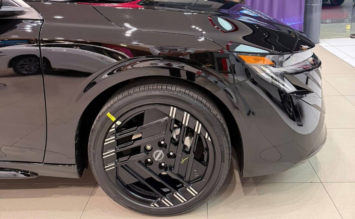 Nuevo Nissan Sentra SR llanta