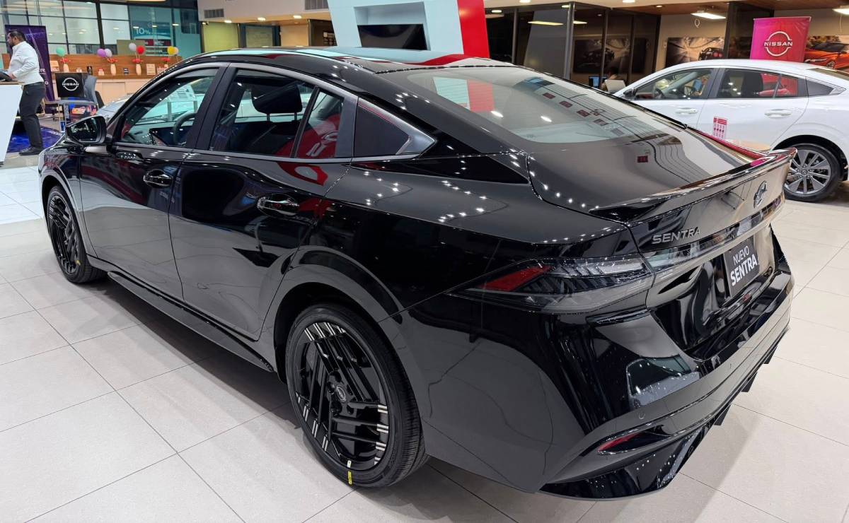 Nuevo Nissan Sentra SR trasera