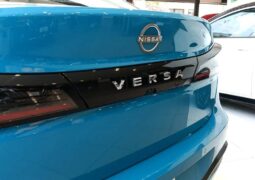 Nuevo Nissan Versa 2026 cola