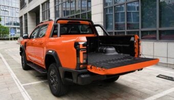 Pick up RELY R8 caja