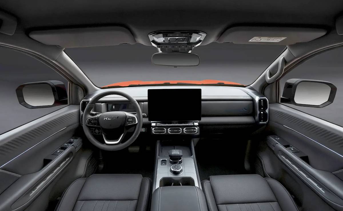 Pick up RELY R8 interior