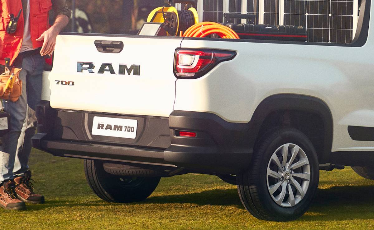 RAM y una nueva versión de su pick up más barata: qué cambia y cuánto cuesta 1 Ram 700 Bighorn S trasera
