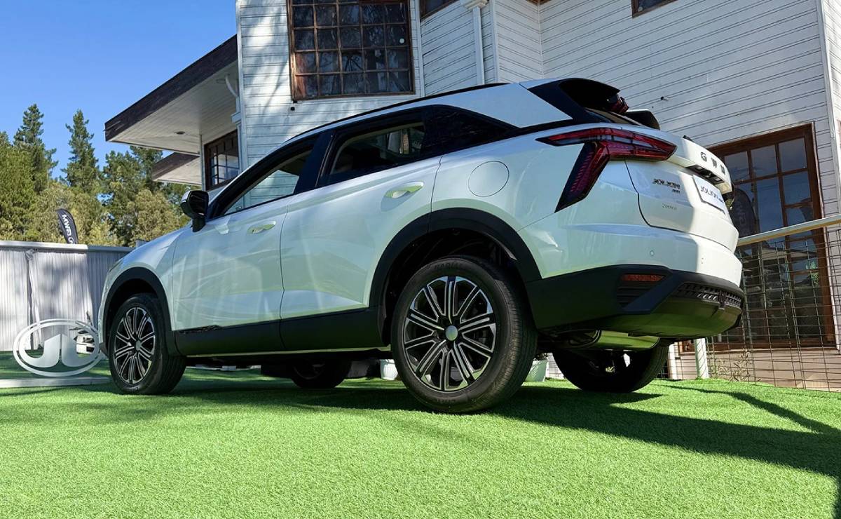 SUV GWM Jolion Max trasera