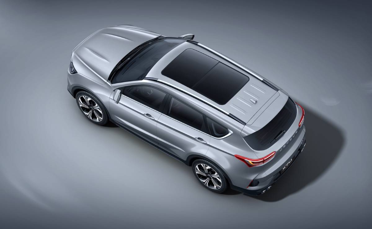 Una marca china renovó su SUV de siete asientos con nuevo diseño y precio accesible 6 SUV Jetour X70 techo