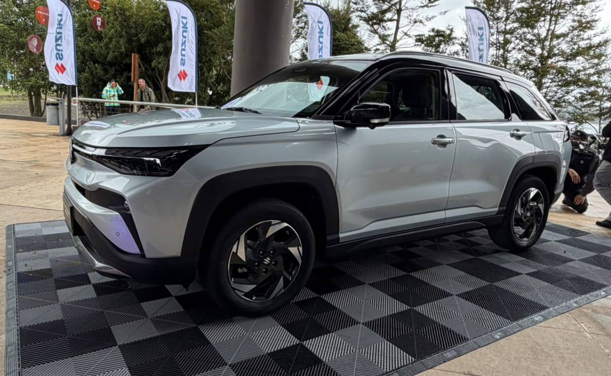 SUV Suzuki Across Hybrid frente