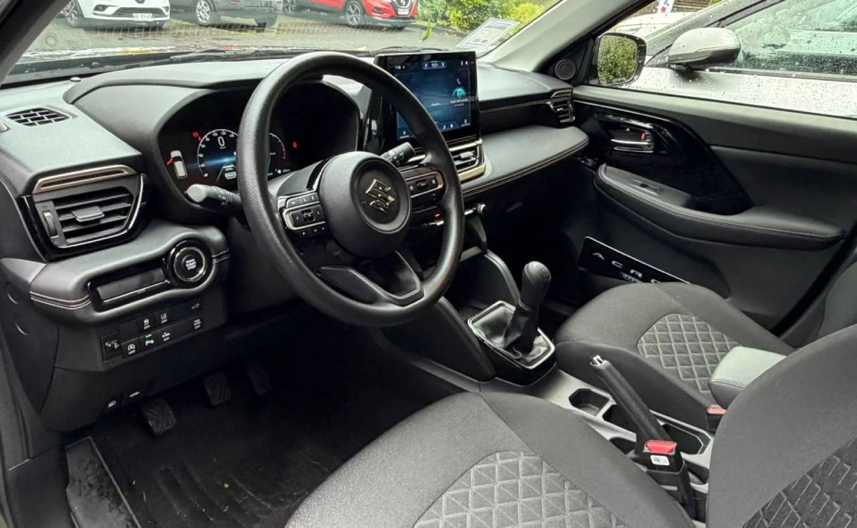 SUV Suzuki Across Hybrid interior