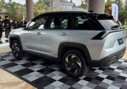 SUV Suzuki Across Hybrid trasera