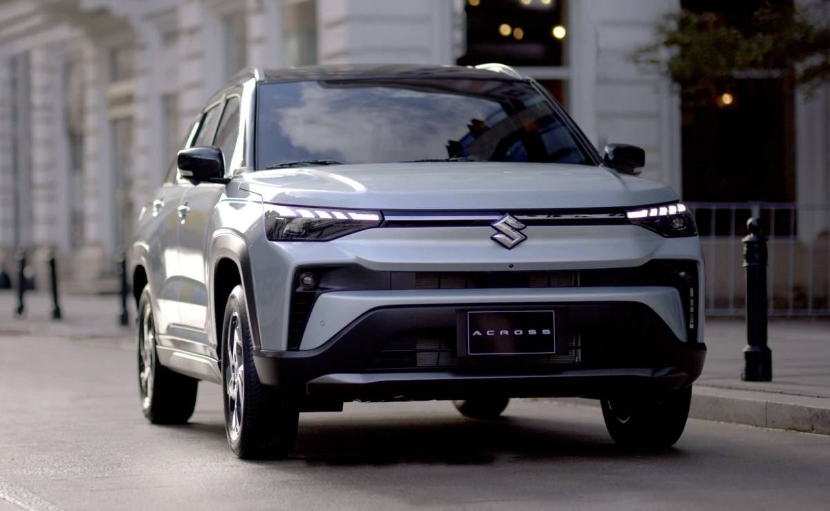 SUV Suzuki Across Hybrid trompa